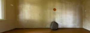 [:en]Juha Pekka Matias Laakkonen’s exhibition “The great sealer and the city’s berries”[:lt]Juha Pekka Matias Laakkonen paroda „Didysis antspaudininkas ir miesto uogos”[:]
